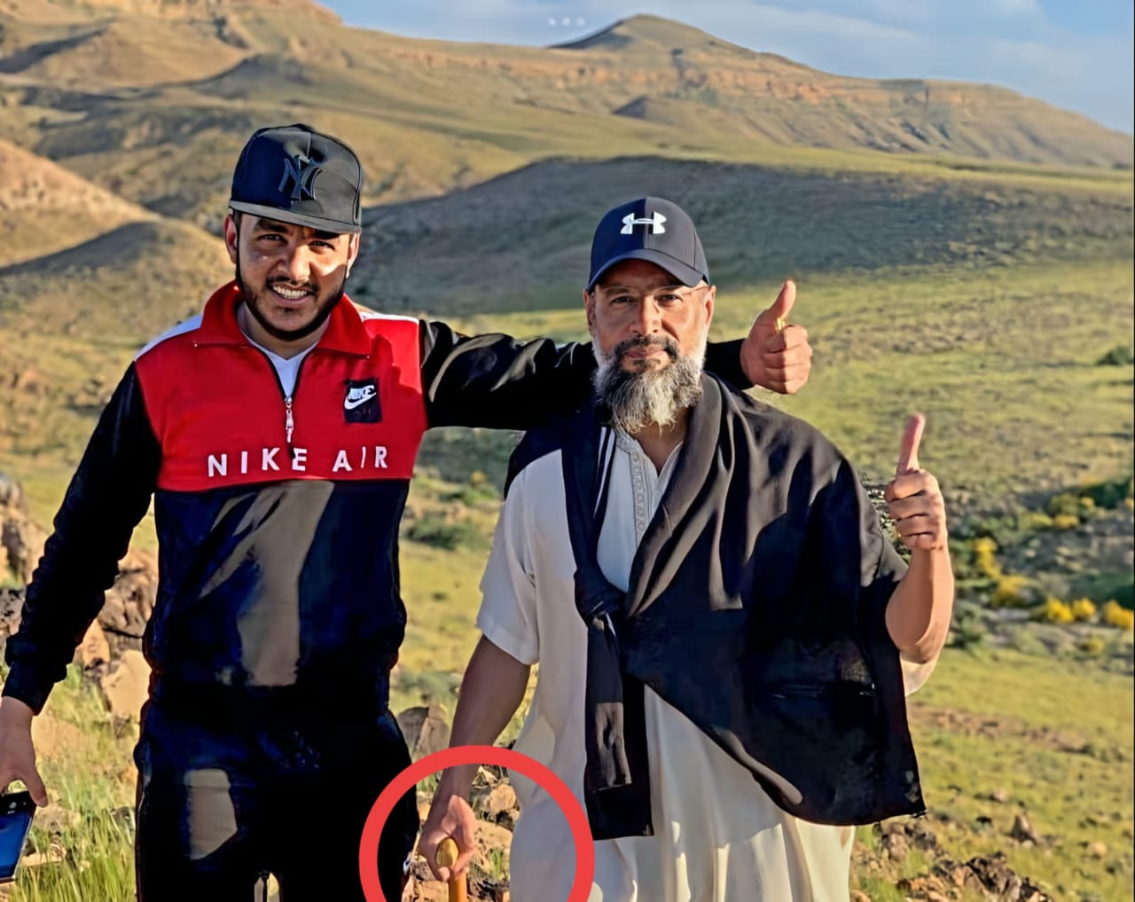 شاهد.. أحدث ظهور لسيف الإسلام القذافي ب " أصابع مبتورة"